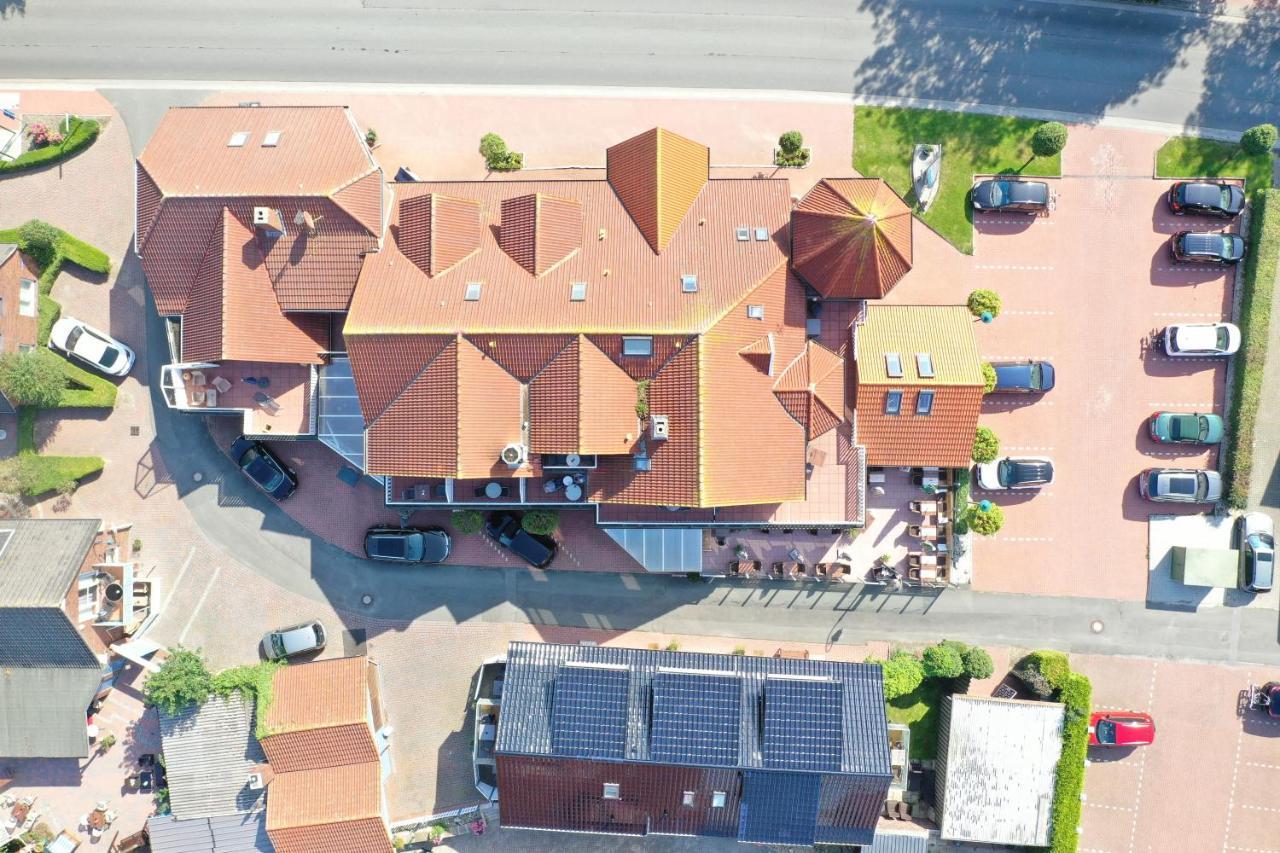 Landhotel Bauernstuben Neuharlingersiel Esterno foto