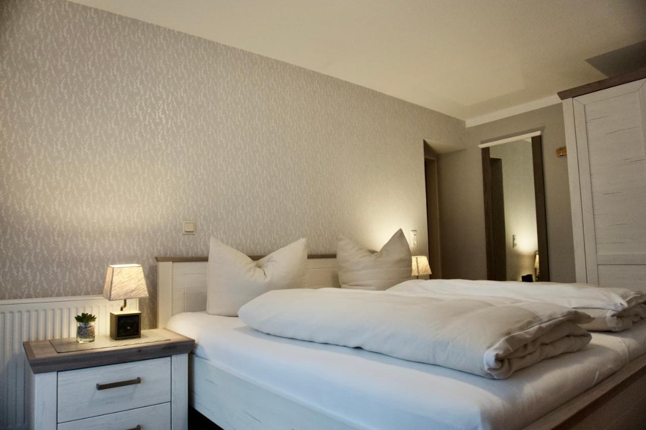 Landhotel Bauernstuben Neuharlingersiel Esterno foto