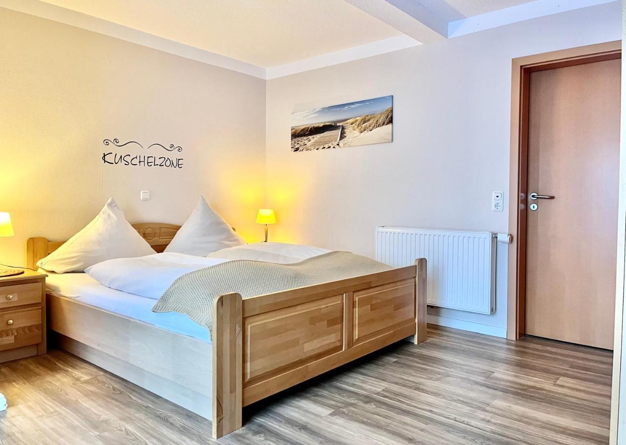 Landhotel Bauernstuben Neuharlingersiel Esterno foto