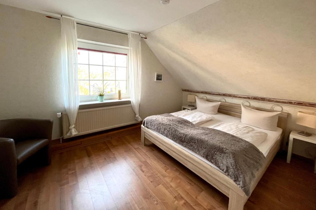 Landhotel Bauernstuben Neuharlingersiel Esterno foto