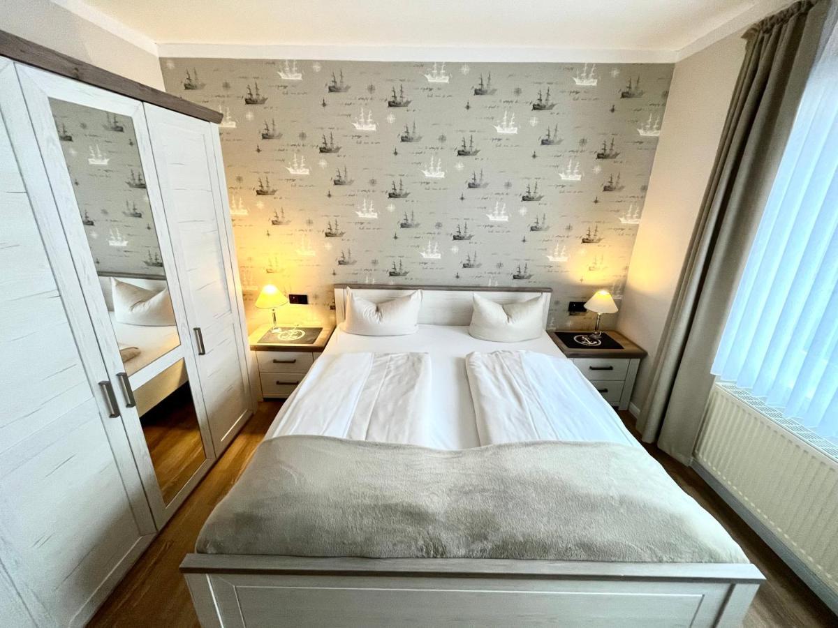 Landhotel Bauernstuben Neuharlingersiel Esterno foto