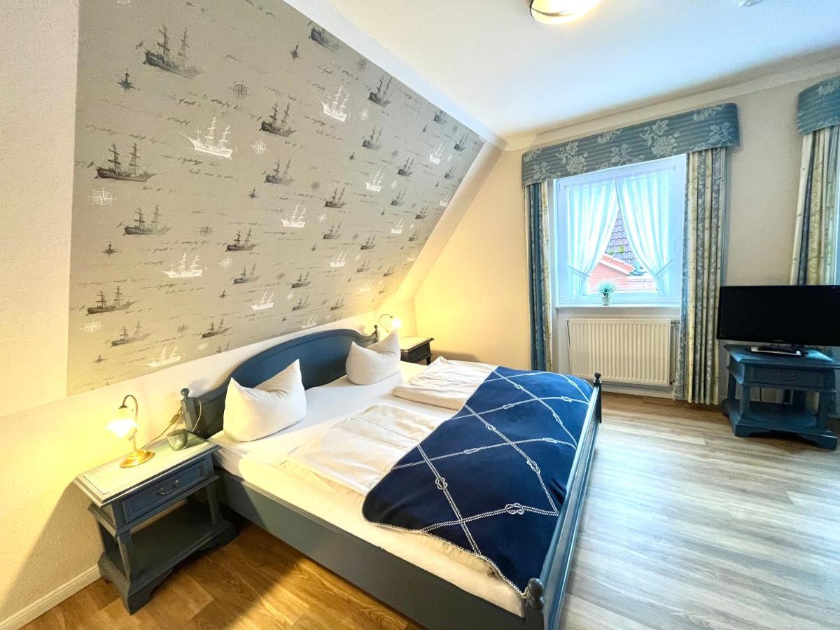 Landhotel Bauernstuben Neuharlingersiel Esterno foto