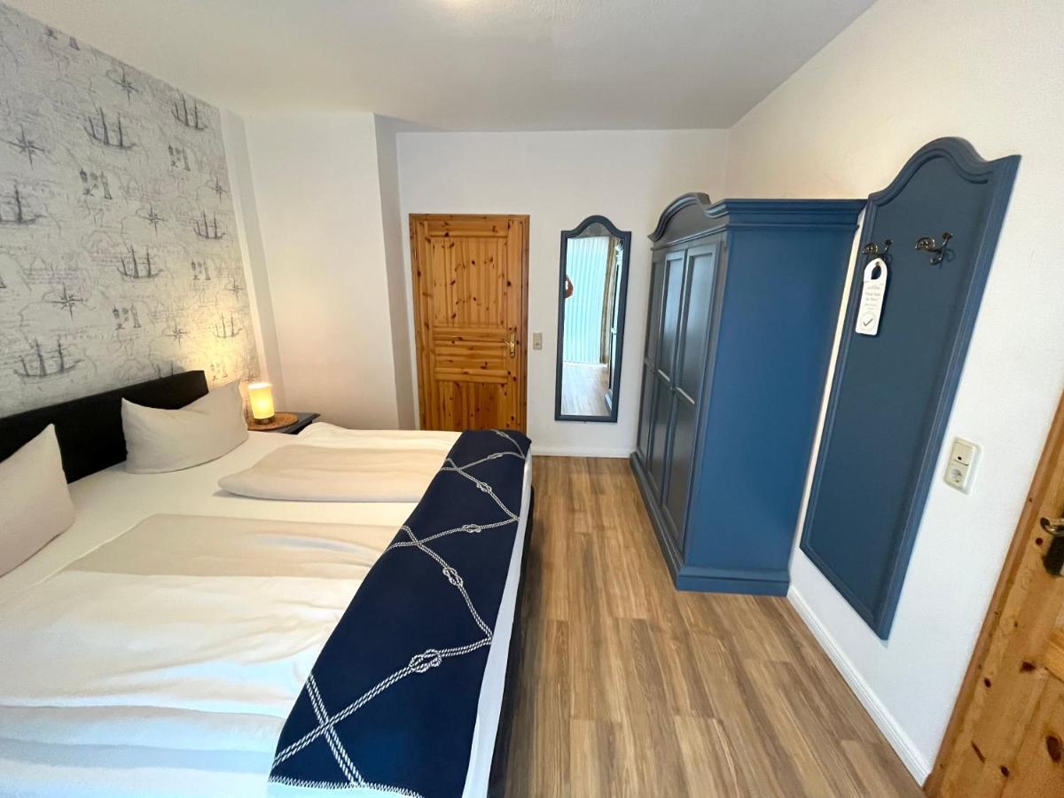 Landhotel Bauernstuben Neuharlingersiel Esterno foto