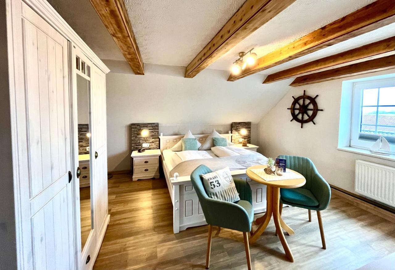 Landhotel Bauernstuben Neuharlingersiel Esterno foto