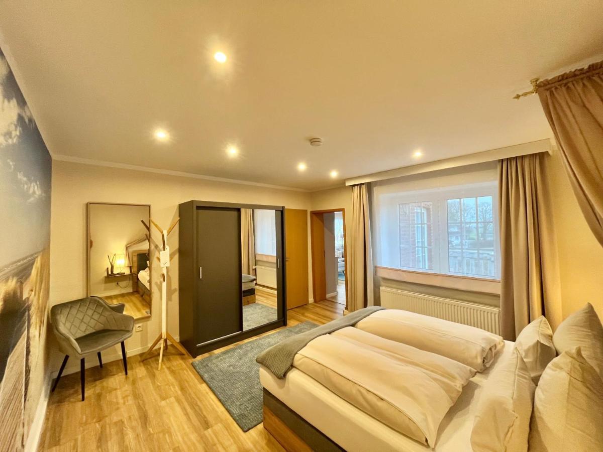 Landhotel Bauernstuben Neuharlingersiel Esterno foto