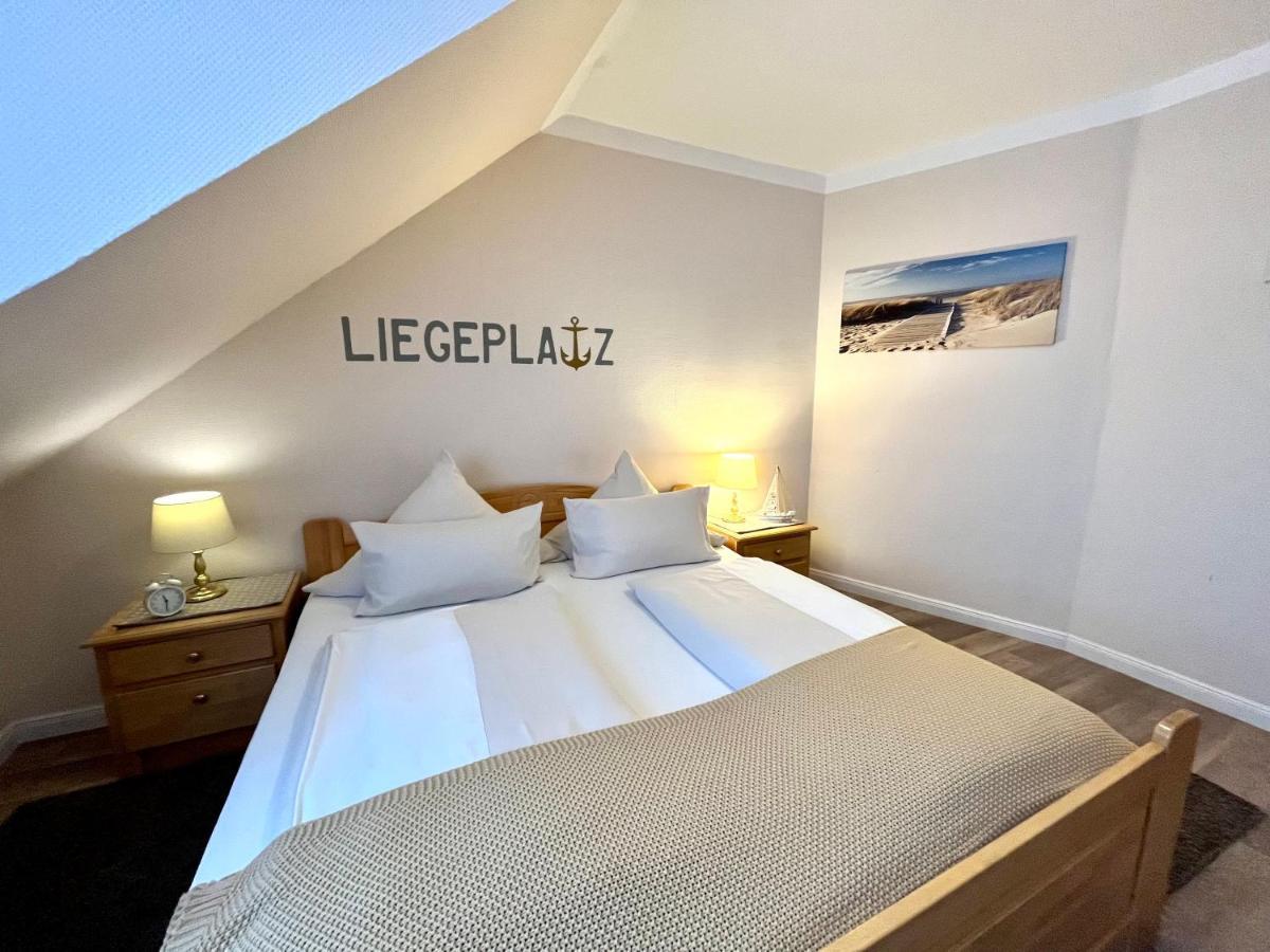 Landhotel Bauernstuben Neuharlingersiel Esterno foto