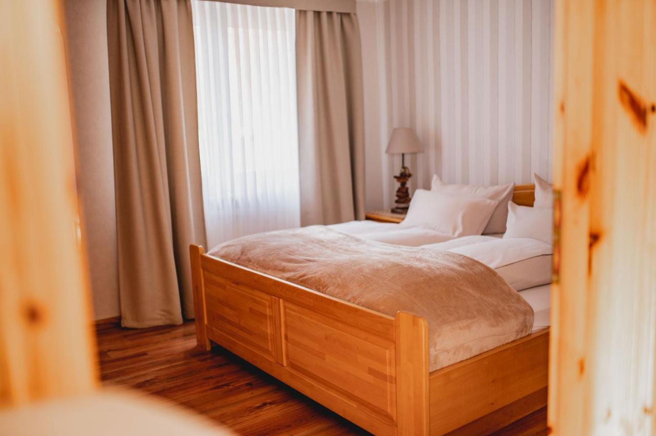 Landhotel Bauernstuben Neuharlingersiel Esterno foto