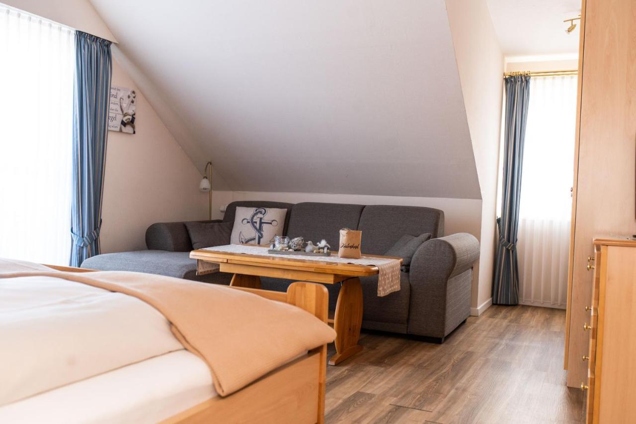 Landhotel Bauernstuben Neuharlingersiel Esterno foto