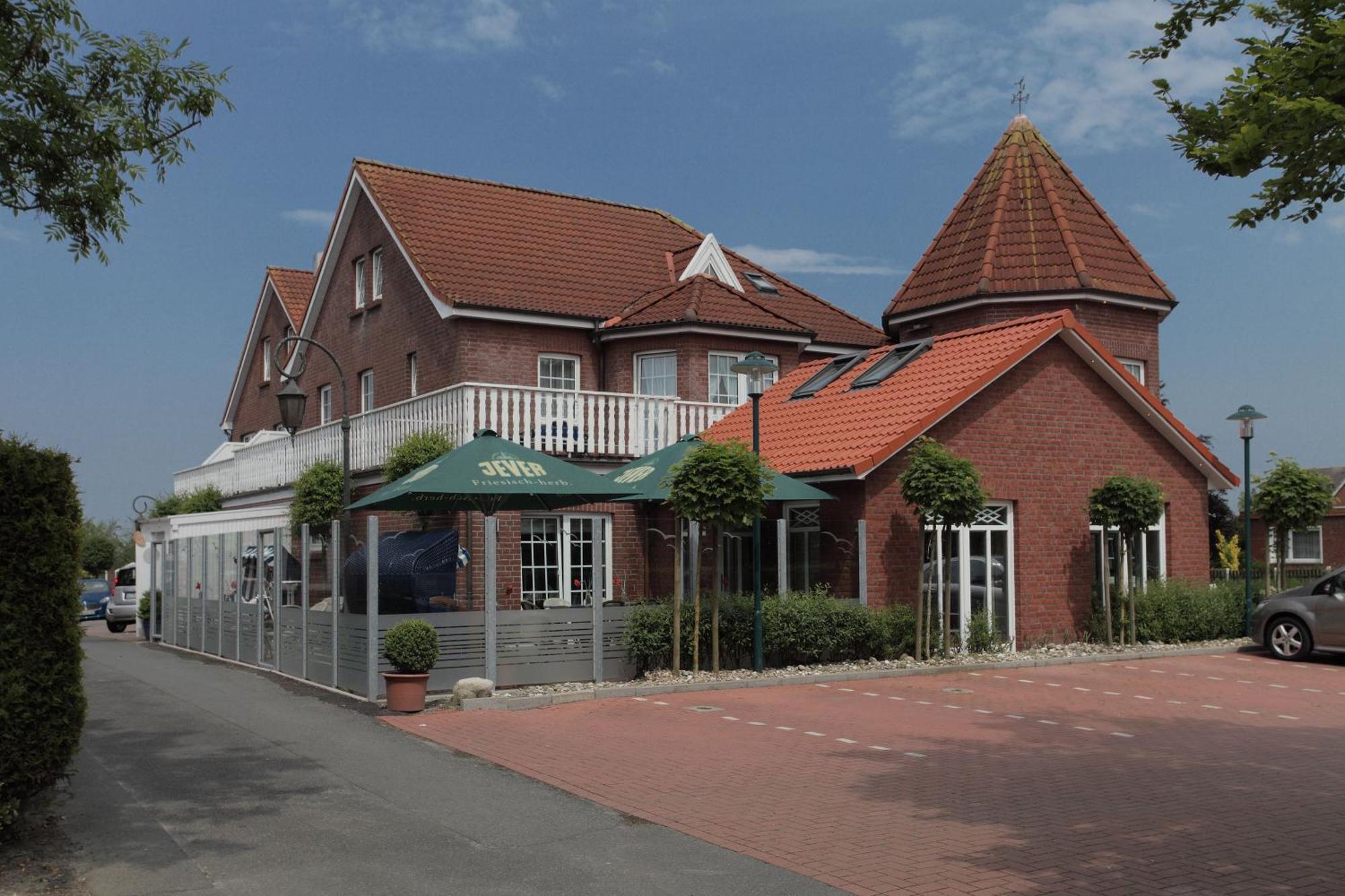 Landhotel Bauernstuben Neuharlingersiel Esterno foto