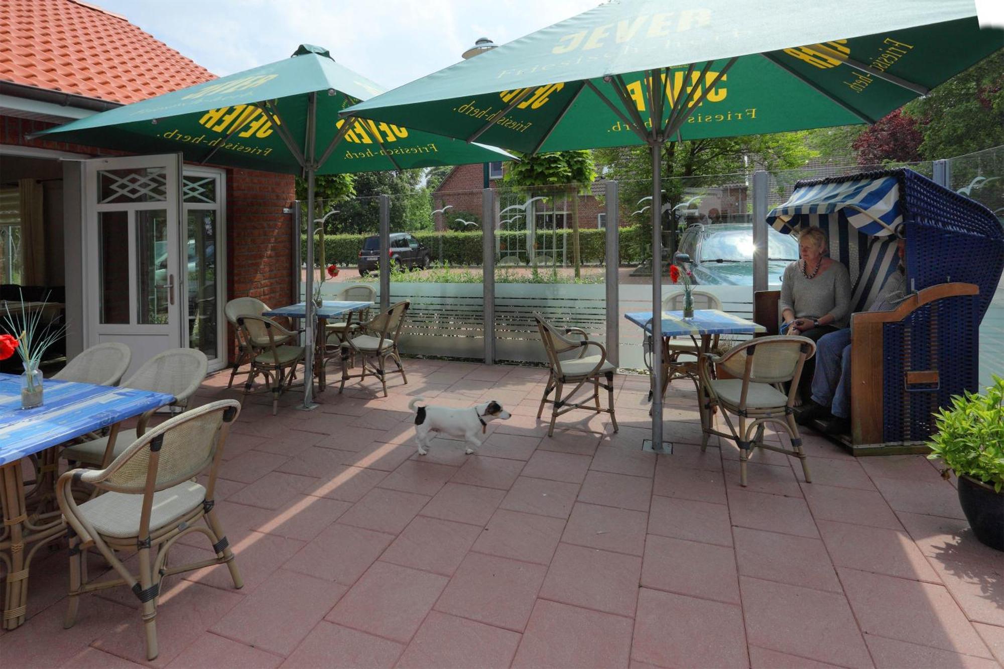 Landhotel Bauernstuben Neuharlingersiel Esterno foto